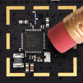 Silicon Labs xG27 - rodzina maleńkich chipów, które pozwolą nam kontrolować nasze zdrowie poprzez... noszenie ich na zębie