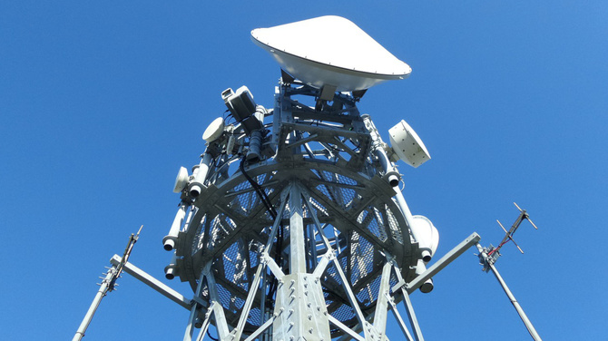 Główne różnice w standardach sieci 5G: mmWave kontra Sub-6 GHz [2]