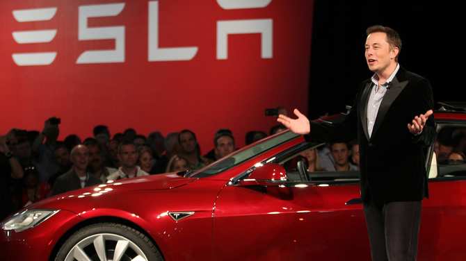 Elon Musk stał się najbogatszym człowiekiem na świecie dzięki Tesli. Wyprzedził Jeffa Bezosa z Amazona w rankingu Bloomberg [1]