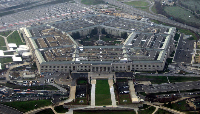Pentagon anulował kontrakt z Microsoftem dotyczący projektu JEDI – chmury dla wojska. Mówi się, że wpływ miał Amazon [1]