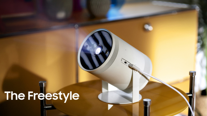 Samsung The Freestyle debiutuje na CES 2022. Przenośny projektor z trybem Ambient i wbudowanym głośnikiem [1]