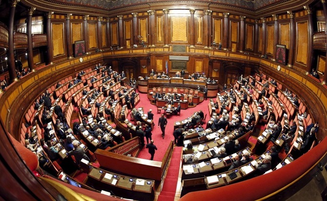 Tak się bawi włoski senat. W trakcie obrad na ekranach wyświetlił się film porno inspirowany grą Final Fantasy [2]