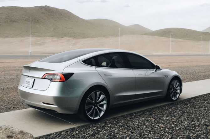 Tesla Model 3 jest podobno w trakcie przeprojektowywania. Możliwe, że auto będzie jeszcze tańsze [2]