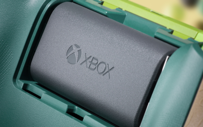Xbox Remix Special - Microsoft zaprezentował bezprzewodowy kontroler wykonany z... pozostałości po padach do Xbox One [4]