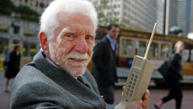 Martin Cooper kreśli interesującą wizję przyszłości telefonów komórkowych. Urządzenia mają zostać osadzone pod skórą [3]