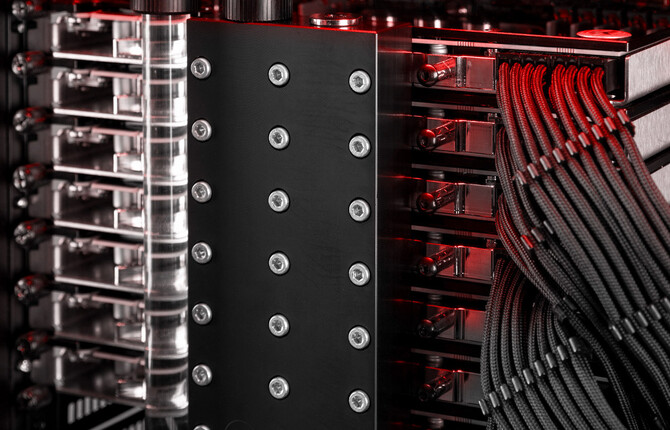 Mifcom Big Boss - zaprezentowano stację roboczą z dużą liczbą kart graficznych NVIDIA GeForce RTX 4090 [4]