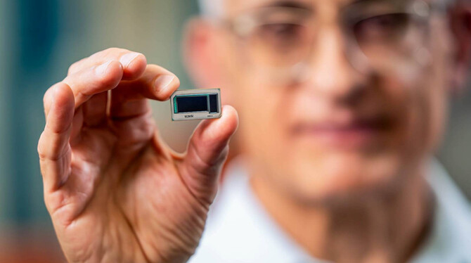 Intel planuje wykorzystywać szklany substrat do produkcji chipów. Nowe rozwiązanie może trafić do procesorów i kart graficznych [7]
