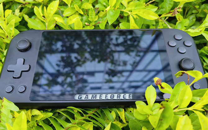 GameForce ACE oraz Indie - na rynku pojawiły się nowe budżetowe handheldy oparte na LineageOS. Oferują jednak znacznie więcej [3]