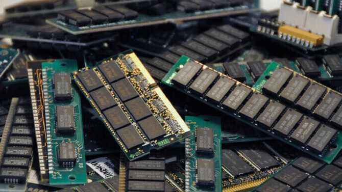 Ceny pamięci DDR4 i DDR5 poszybowały mocno w górę. Główną przyczyną są duże ograniczenia w produkcji [2]