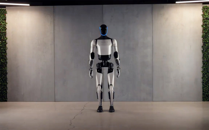 Tesla Optimus Gen 2 - nowa generacja robota humanoidalnego od Elona Muska. Filmy Sci-Fi coraz bliżej rzeczywistości [1]