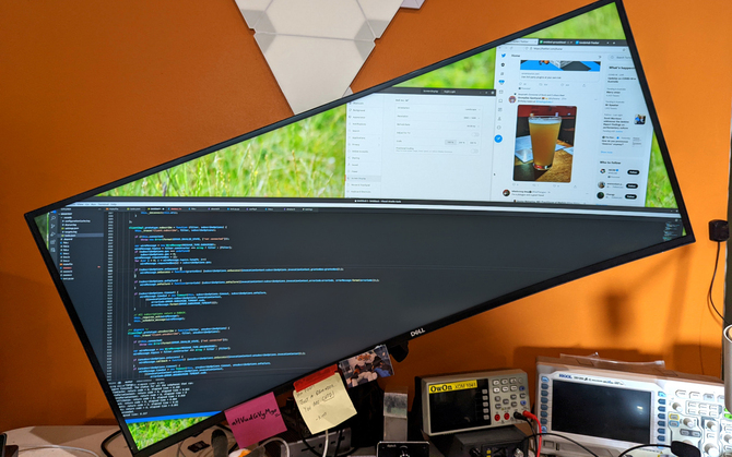 Używanie monitora w trybie diagonalnym jest możliwe jedynie na Linuksie. Windows i macOS są ograniczone w tym aspekcie [2]