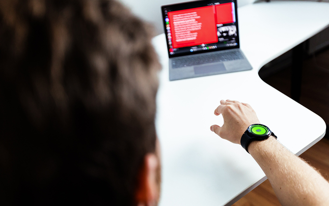 WowMouse - smartwatche mogą nam służyć za wirtualne myszki, które w dodatku obsługują gesty. Aplikacja dostępna za darmo [2]