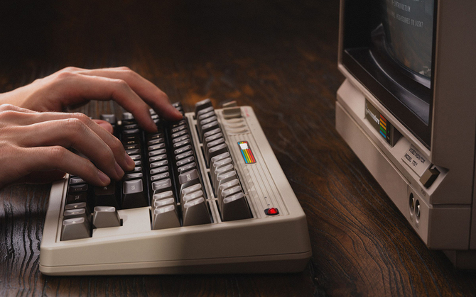 8BitDo Retro Mechanical Keyboard C64 Edition - nowa klawiatura mechaniczna, która wzoruje się na bestsellerowym Commodore 64 [3]