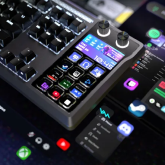 Corsair Galleon 100 SD to pierwsza klawiatura mechaniczna z pełną integracją Stream Deck i ekranem LCD