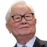 Wzruszające spotkanie 94-letniego założyciela TSMC Morrisa Changa na wózku inwalidzkim z szefem NVIDII Jensenem Huangiem