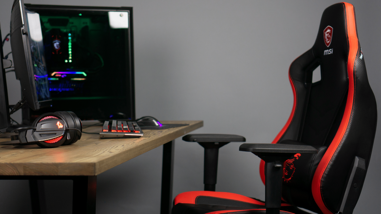 Рейтинг игровых компьютерных кресел. Геймерское кресло MSI. MSI mag Chair. MSI mag ch120 x. MSI кресло mag ch110.