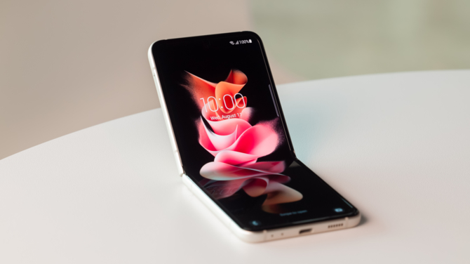 Test Samsung Galaxy Z Flip3 5G – Wodoszczelny smartfon z składanym ekranem, w cenie tradycyjnego flagowca [nc1]