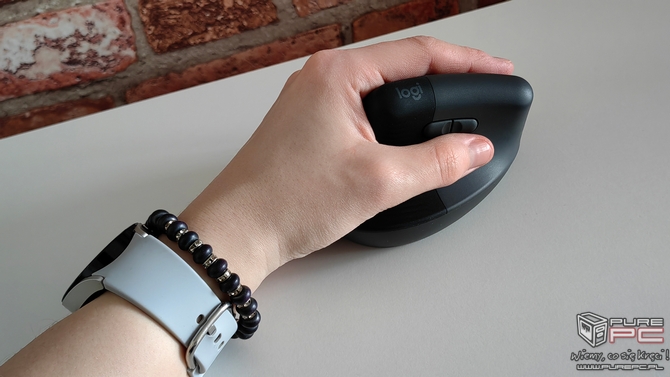 Test myszki Logitech Lift – pionowy, ergonomiczny gryzoń, który występuje także w wersji dla leworęcznych [nc1]