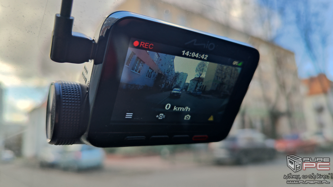 Mio MiVue 848 - recenzja kamery samochodowej z Wi-Fi i funkcją HDR. Sprawdzamy, jak wypada na tle tańszego modelu C580 [nc1]