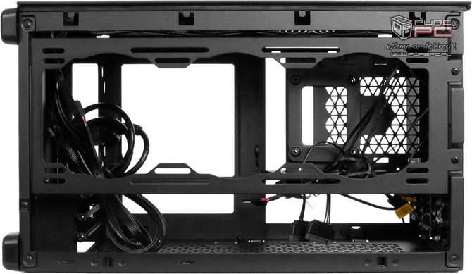 Test obudowy Corsair 2000D Airflow RGB - Mini-ITX chociaż wcale nie takie mini, skoro pomieści 360 mm AiO i GeForce RTX 4090 [nc1]