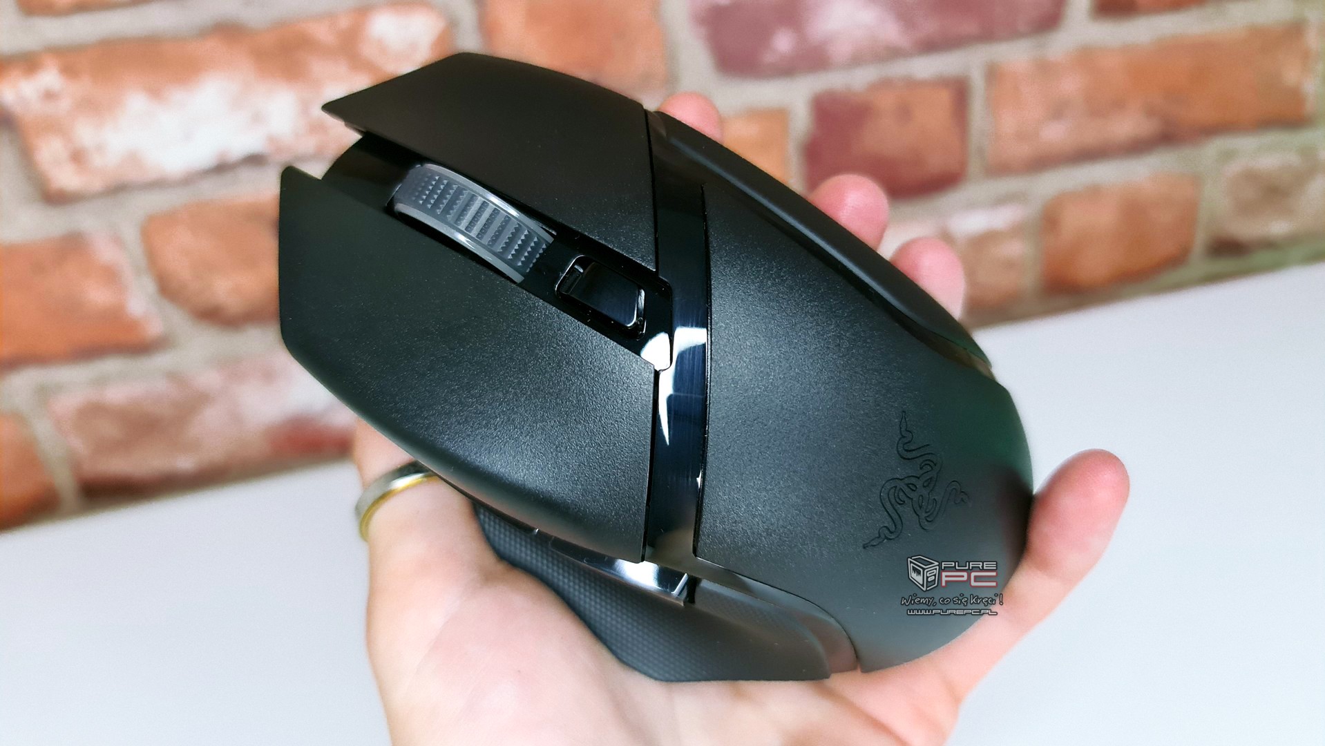 Test Razer Basilisk V3 X HyperSpeed niedroga mysz o bezpiecznym kształcie i dwóch rodzajach