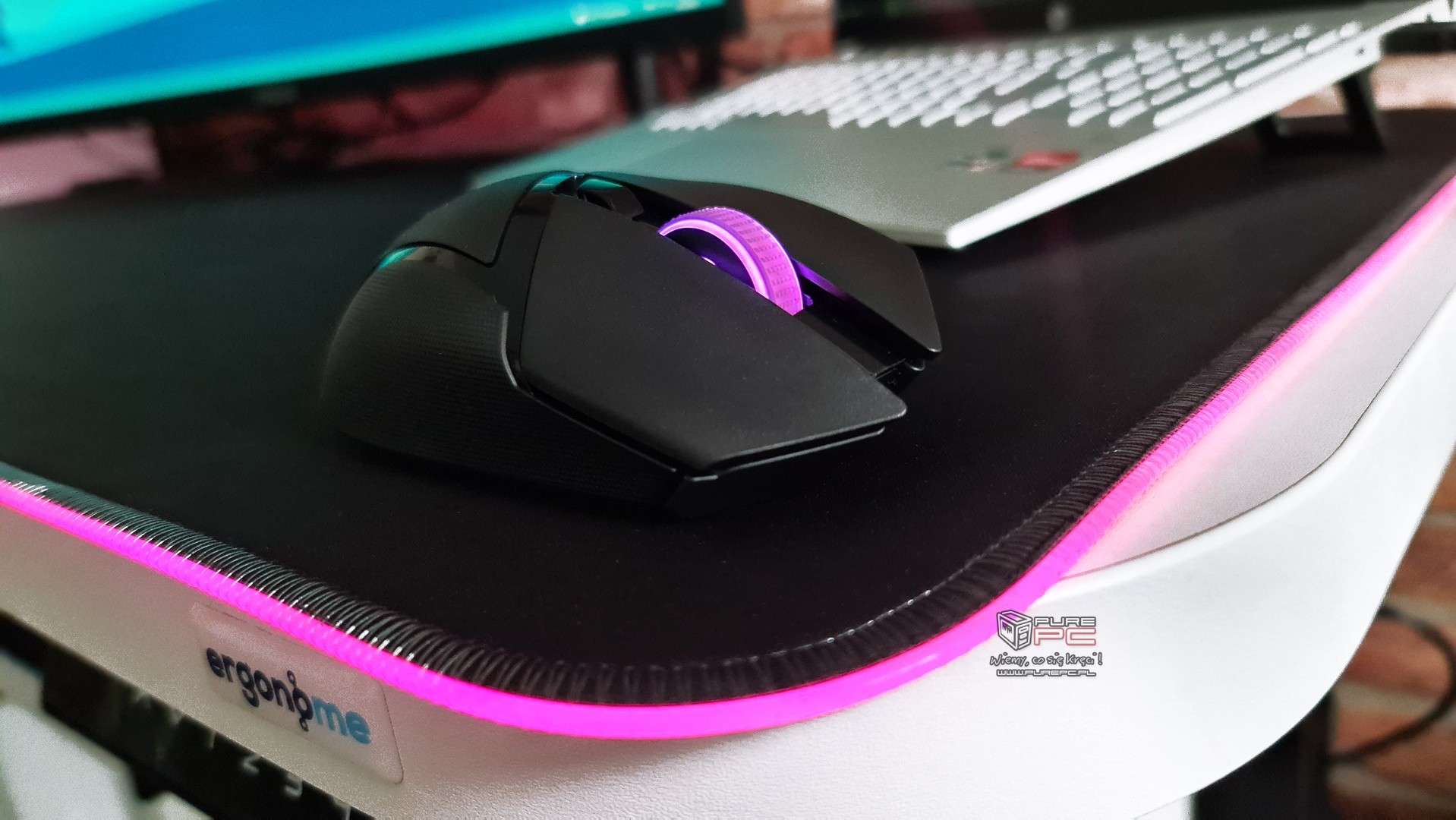 Test Razer Basilisk V3 X HyperSpeed niedroga mysz o bezpiecznym kształcie i dwóch rodzajach