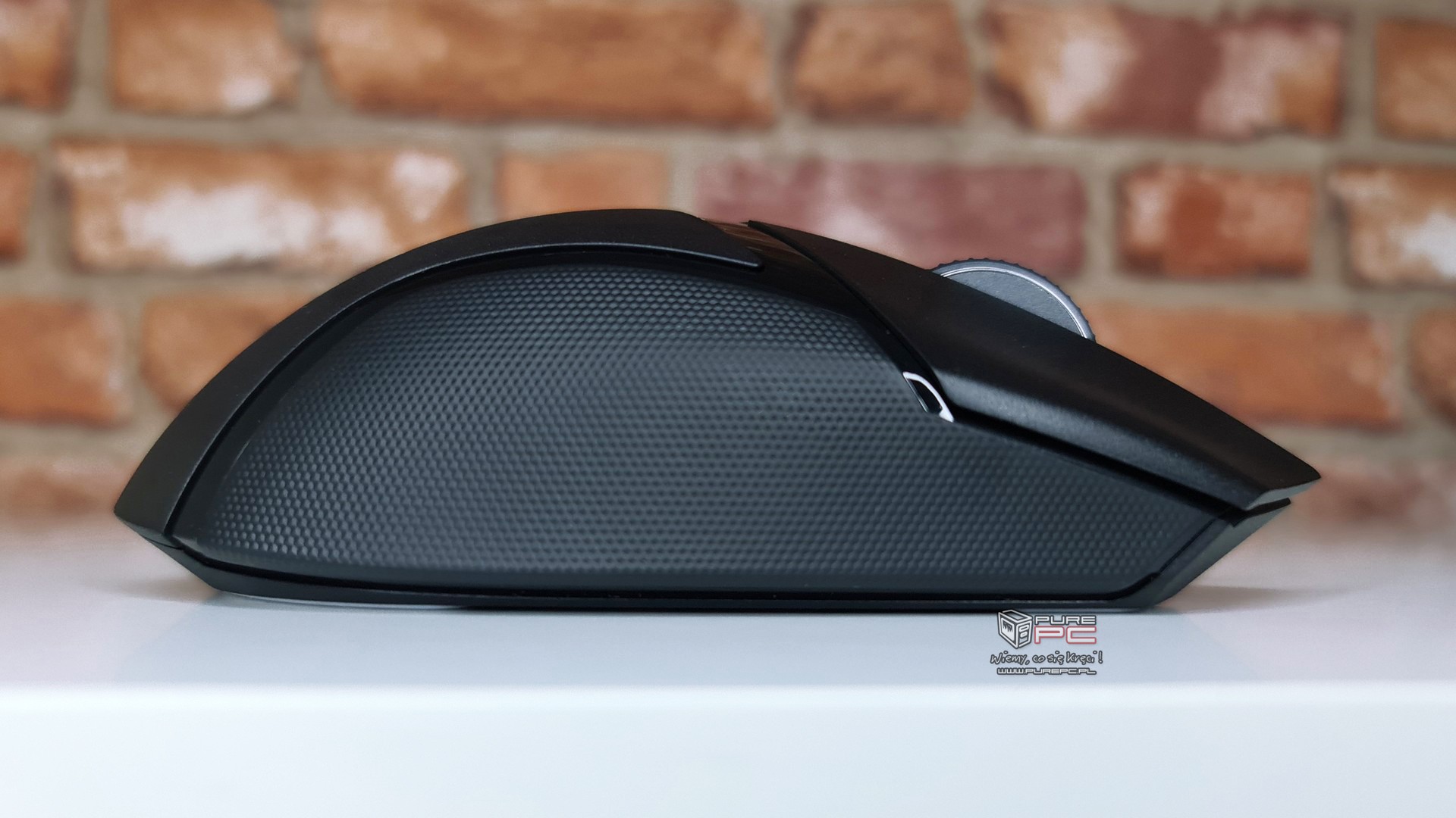 Test Razer Basilisk V3 X HyperSpeed niedroga mysz o bezpiecznym kształcie i dwóch rodzajach