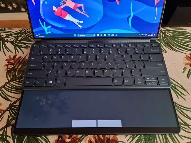Test Lenovo Yoga Book 9i - Innowacyjny, hybrydowy ultrabook z dwoma znakomitymi ekranami OLED [nc1]