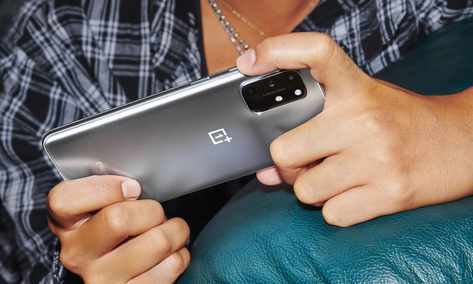 Test smartfona OnePlus 8T po dwóch latach użytkowania. Czas leci, a jemu nadal (prawie) niczego nie brakuje! [nc1]