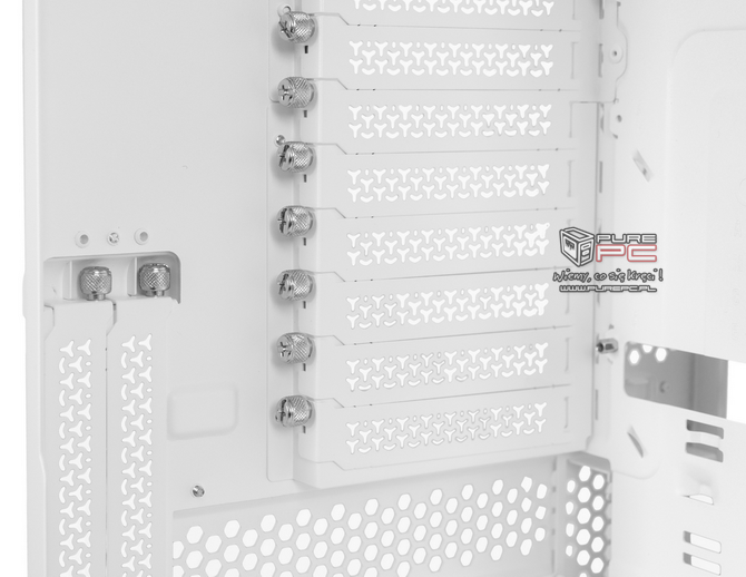 Test obudowy Corsair 9000D RGB Airflow Super Full Tower - Pomieści dwa komputery, cztery chłodnice 480 mm i ponad 20 wentylatorów [nc1]