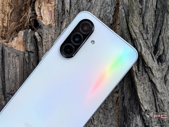 Test smartfona Samsung Galaxy A36 5G - to miał być kompletny model dla Kowalskiego, jednak sprzeczności tu nie brakuje... [nc1]
