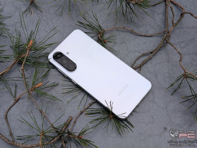 Test smartfona Samsung Galaxy A36 5G - to miał być kompletny model dla Kowalskiego, jednak sprzeczności tu nie brakuje... [nc1]