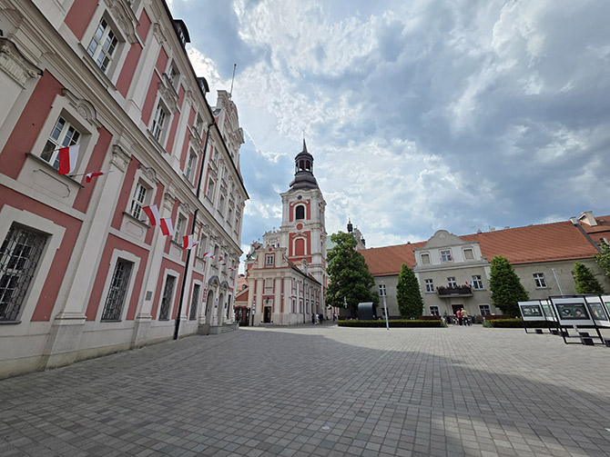 Porównanie jakości aparatów w smartfonach Samsung Galaxy S25 Ultra i Xiaomi 15 Ultra. Sprawdź, który robi lepsze zdjęcia i filmy [nc1]
