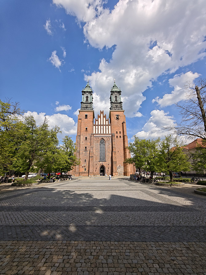 Porównanie jakości aparatów w smartfonach Samsung Galaxy S25 Ultra i Xiaomi 15 Ultra. Sprawdź, który robi lepsze zdjęcia i filmy [nc1]