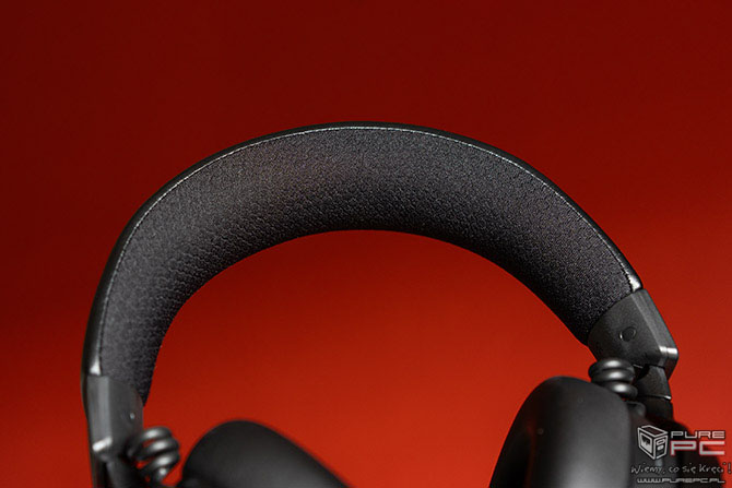 Recenzja Razer Kraken V4 Pro. Trzy rodzaje łączności, stacja z wyświetlaczem OLED, haptyka i mnóstwo innych funkcji [nc1]
