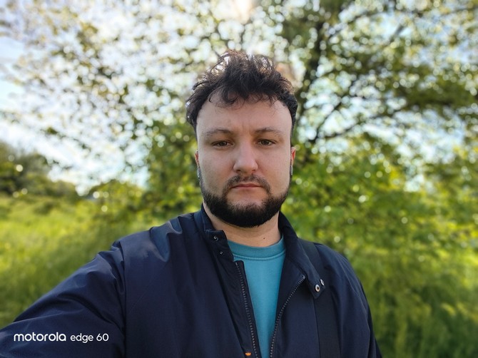 Test smartfona Motorola edge 60 - może i niezbyt wydajny, może i ciut za drogi, ale za to jaki praktyczny!  [nc43]