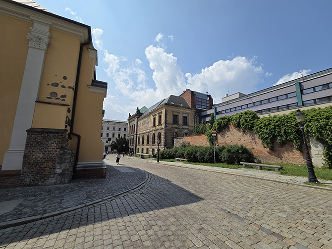 Porównanie aparatów Samsung Galaxy S25 Edge vs Galaxy S25 Ultra. Podobna jakość zdjęć i filmów, czy jednak niespodzianka? [nc1]