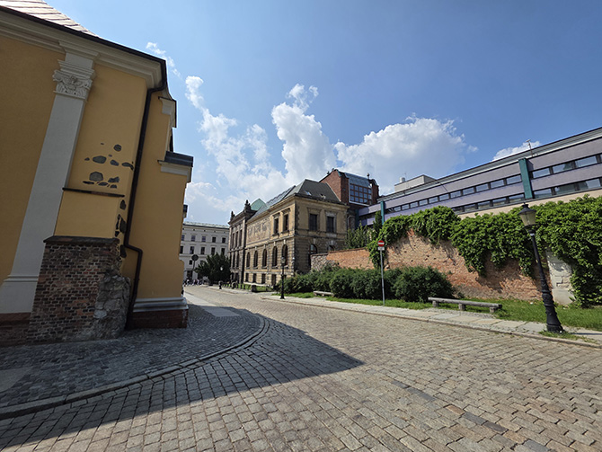 Porównanie aparatów Samsung Galaxy S25 Edge vs Galaxy S25 Ultra. Podobna jakość zdjęć i filmów, czy jednak niespodzianka? [nc1]