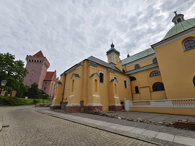 OPPO Find X8 Pro vs Vivo X200 Pro, porównanie aparatów. Zobacz, który smartfon robi lepsze zdjęcia i filmy [nc1]