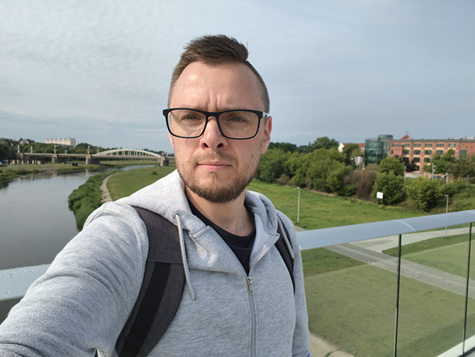 OPPO Find X8 Pro vs Vivo X200 Pro, porównanie aparatów. Zobacz, który smartfon robi lepsze zdjęcia i filmy [nc1]