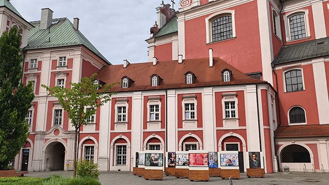 OPPO Find X8 Pro vs Vivo X200 Pro, porównanie aparatów. Zobacz, który smartfon robi lepsze zdjęcia i filmy [nc1]