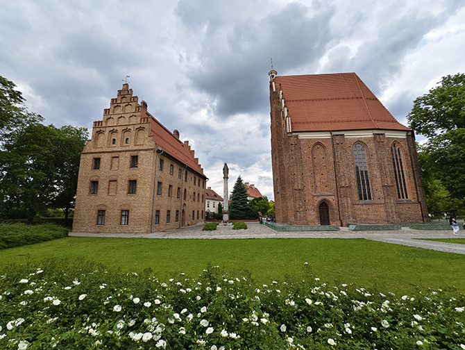 OPPO Find X8 Pro vs Vivo X200 Pro, porównanie aparatów. Zobacz, który smartfon robi lepsze zdjęcia i filmy [nc1]