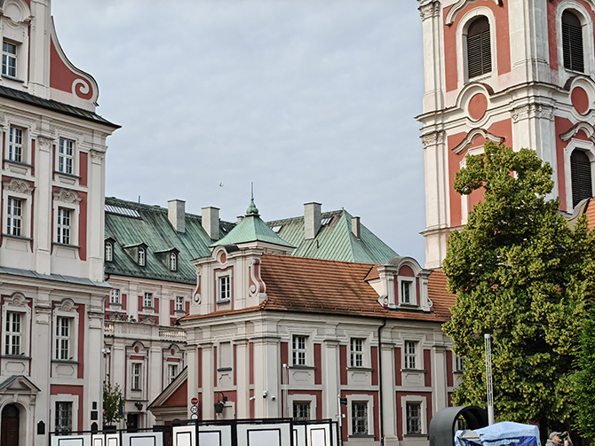 OPPO Find X8 Pro vs Vivo X200 Pro, porównanie aparatów. Zobacz, który smartfon robi lepsze zdjęcia i filmy [nc1]
