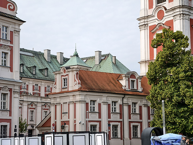 OPPO Find X8 Pro vs Vivo X200 Pro, porównanie aparatów. Zobacz, który smartfon robi lepsze zdjęcia i filmy [nc1]