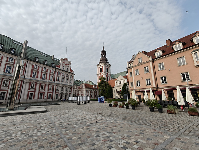 OPPO Find X8 Pro vs Vivo X200 Pro, porównanie aparatów. Zobacz, który smartfon robi lepsze zdjęcia i filmy [nc1]