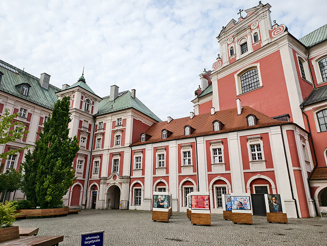 OPPO Find X8 Pro vs Vivo X200 Pro, porównanie aparatów. Zobacz, który smartfon robi lepsze zdjęcia i filmy [nc1]