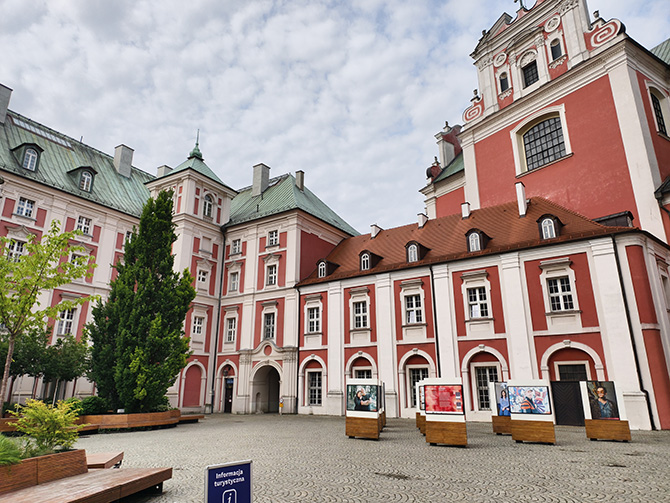 OPPO Find X8 Pro vs Vivo X200 Pro, porównanie aparatów. Zobacz, który smartfon robi lepsze zdjęcia i filmy [nc1]
