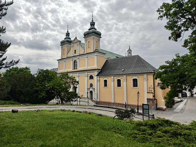 OPPO Find X8 Pro vs Vivo X200 Pro, porównanie aparatów. Zobacz, który smartfon robi lepsze zdjęcia i filmy [nc1]