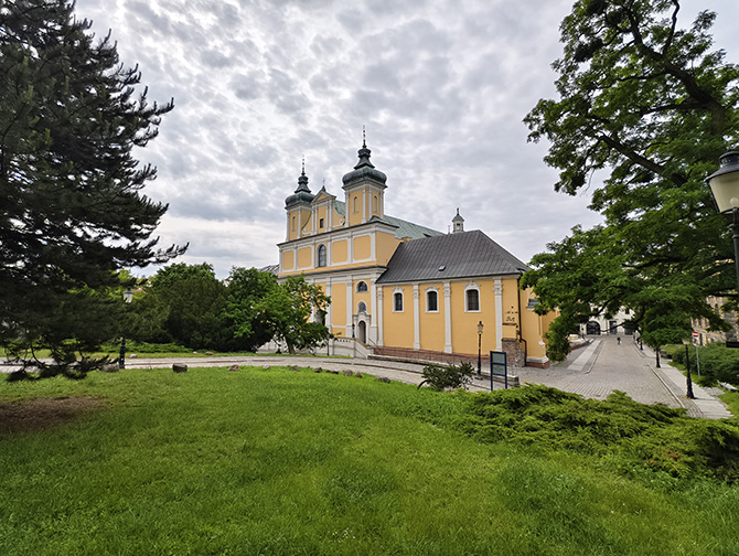 OPPO Find X8 Pro vs Vivo X200 Pro, porównanie aparatów. Zobacz, który smartfon robi lepsze zdjęcia i filmy [nc1]