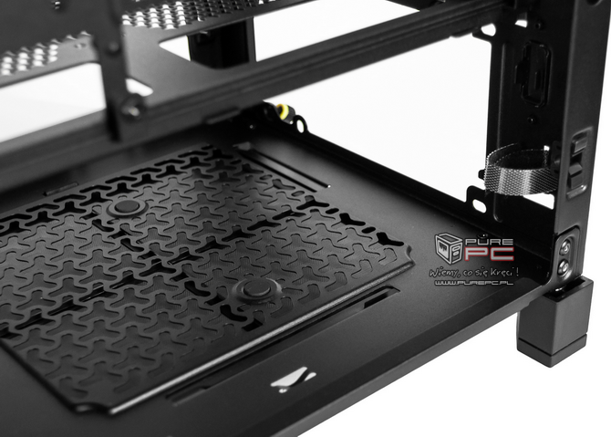 Test obudowy komputerowej Corsair Frame 4000D RS - Przewiewna modułowa konstrukcja z kilkoma fajnymi udogodnieniami [nc1]